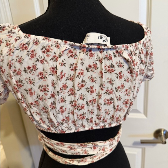 Hollister Cream and Pink Floral Blouse Cropped Top (Set) - Picture 3 of 3